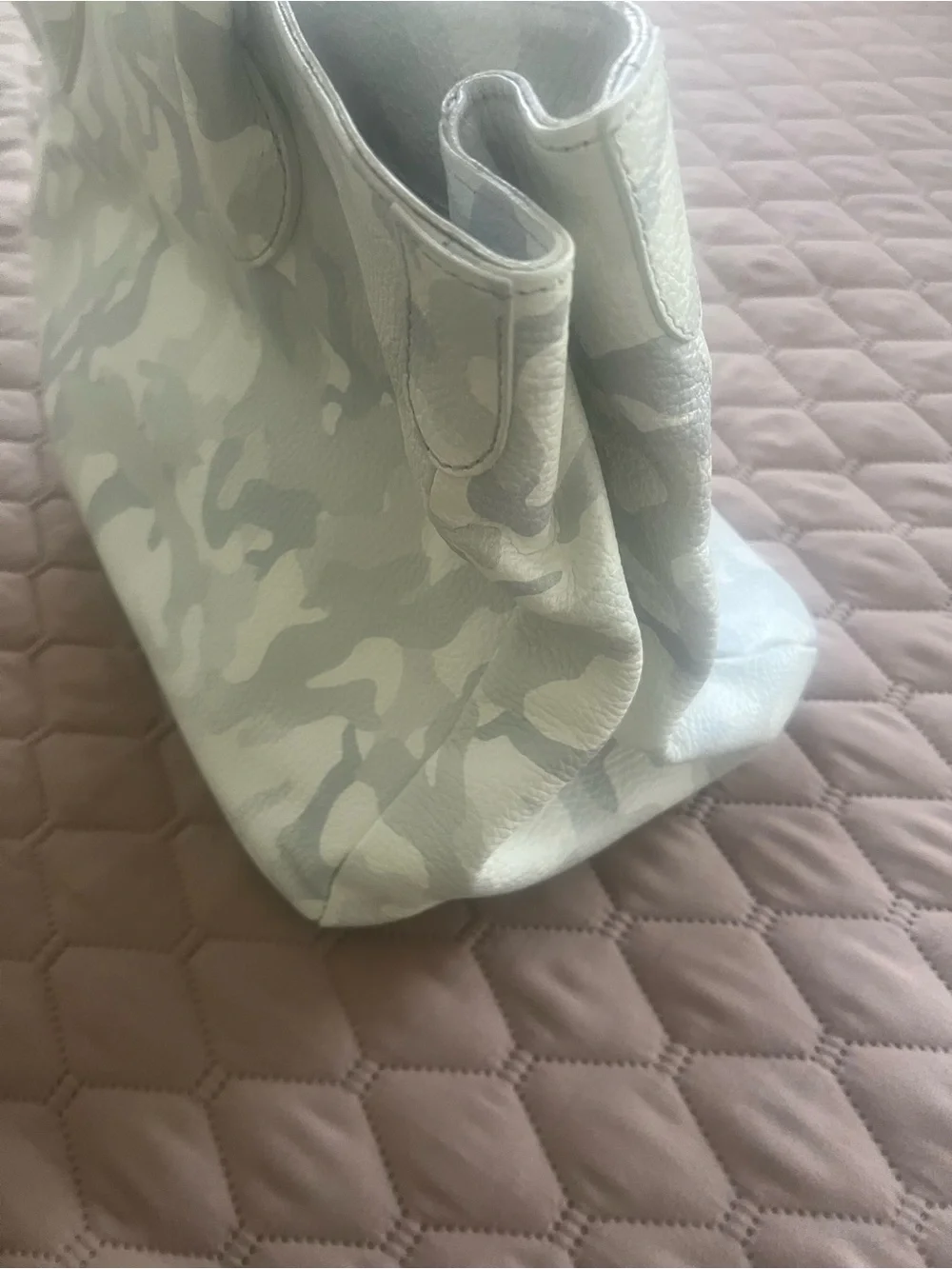 Mark& Graham Elisabetta Slouch Bag /Camo